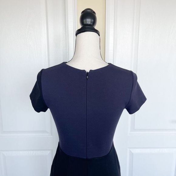 Ann Taylor Size 00P Petite Black Navy Contrast Heart Neckline Knee Length Sheath - Picture 6 of 8
